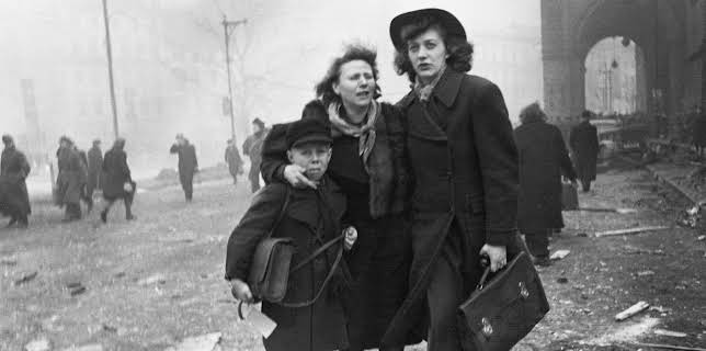 12:45: Bomben auf Deutschland – Ein Verbrechen? | ZDFinfo | 2/11 2026