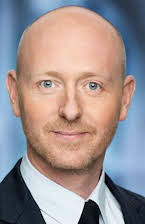 Gustav Juul som Himself - Host
         / ...