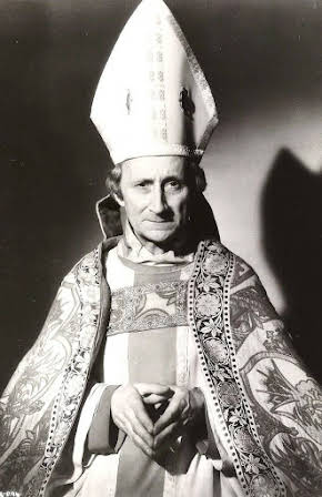 Felix Aylmer as Plautius