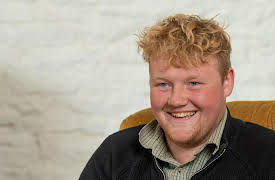 Clarkson's Farm – Season 1: Fluffing