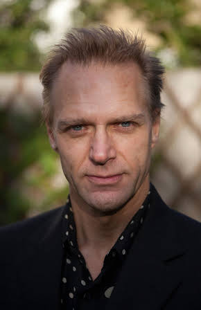 Andreas Wisniewski as Commander Gratus