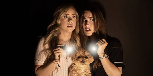 The Besties in Spooky Sleepover