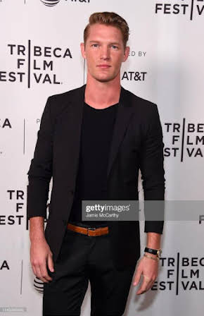 Nils Lawton as Walter