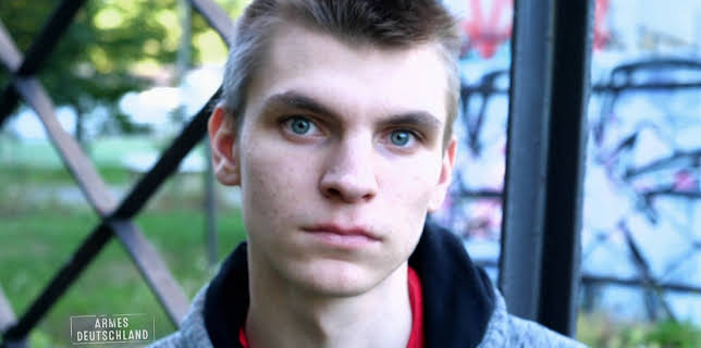 13:00: Armes Deutschland - Stempeln oder abrackern? (S5 E7) (S5) | RTL 2 | 12/15 2025