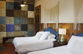 Selling the Big Easy, Season 1: 19th-century vs. Coliseum