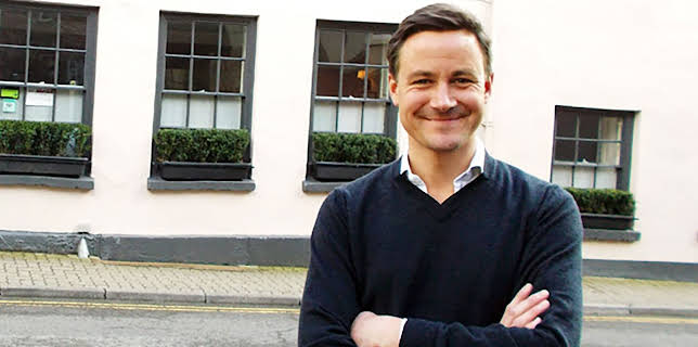 4:15 PM: Four in a Bed | More 4 | 12/25 2025