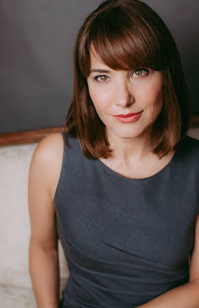 Kirsten Robek as 