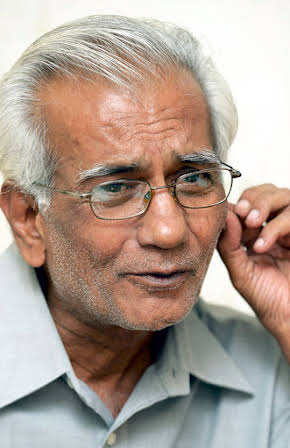 Kundan Shah as Director
