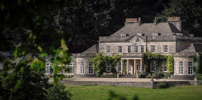 6:35 PM: Royal Palaces at Christmas | Channel 5 | 11/29 2025