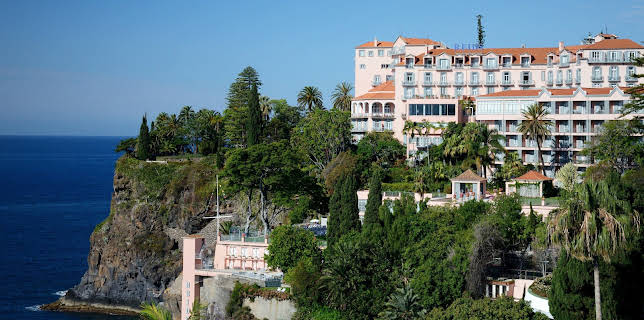 09:45: Luxusklasse - Amazing Hotels | ZDFinfo | 1/30 2026