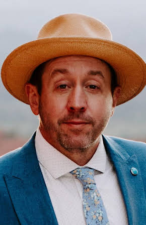 Potsy Ponciroli as Director