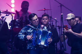 Mi Mundo season-1: Mi Mundo - Marca Registrada