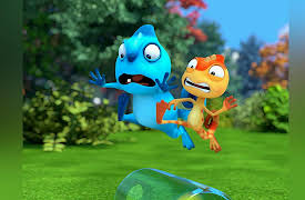 Cam & Leon: Empty Bottle, Magnet Bar