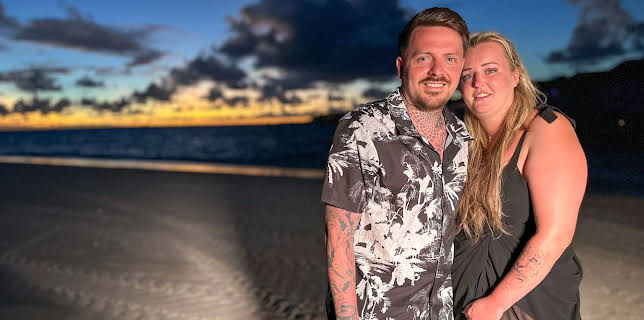 11:00 PM: Rich Holiday, Poor Holiday (S4 E2) (S4) | 5 Select | 1/13 2026