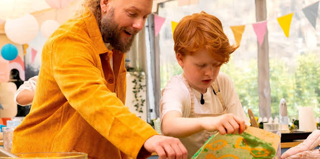 18:40: Bakemesterskapet junior: Vrien rull | NRK Super | 12/30 2025