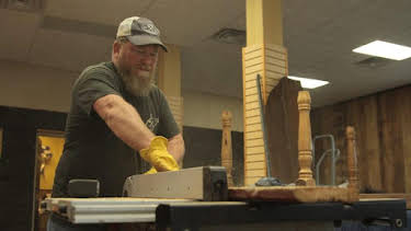 9:00 AM: Barnwood Builders (S4) | Discovery Channel | 7/17 2026