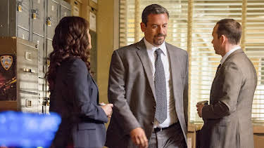 3:00 PM: Blue Bloods (S5 E3) (S5) | 5 USA | 12/20 2025