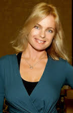 Erika Eleniak som 