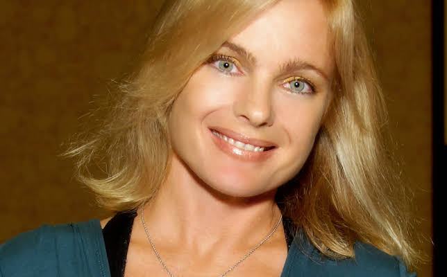 Erika Eleniak