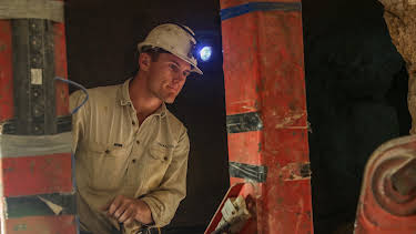 11:10: Outback Opal Hunters (S7 E7) (S7) | Discovery Channel | 8/8 2026