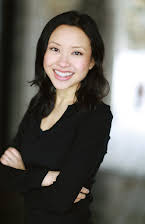 Nadia Gan som Hostess