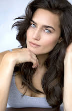 Caitlin Leahy como Delilah