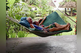 Life's a Beach, Season 1: Mega McGyvers