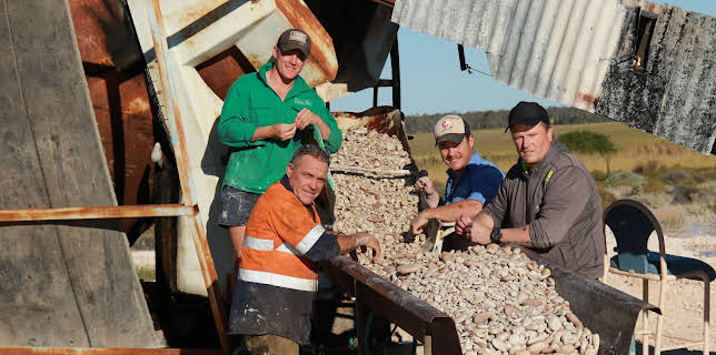 Outback Opal Hunters