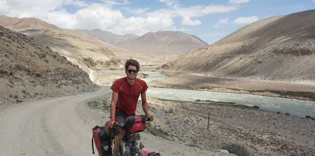 22:25: Anderswo. Allein in Afrika | 3SAT | 12/15 2025