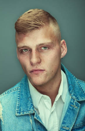 Sebastian Bull Sarning as Torsten
