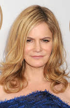 Jennifer Jason Leigh como 