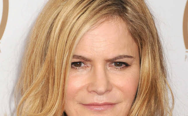 Jennifer Jason Leigh
