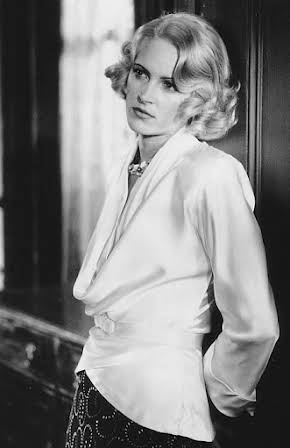 Alexandra Powers as Julia