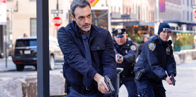 2:40 PM: Law & Order (S23 E3) (S23) | 5 USA | 12/24 2025