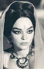 Zoe Sallis como Hagar