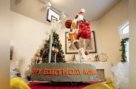 Holiday Cookie Builds, Season 1: Slam-Dunking Santa