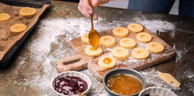 16:00: Weihnachtliche Backstube | HR Fernsehen | 12/6 2025