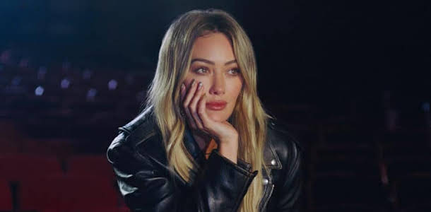 Hilary Duff Arrives in London for First Concert in a Decade