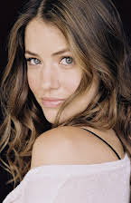 Julie Gonzalo como 