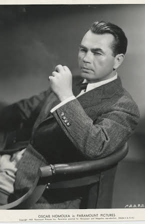 Oskar Homolka as 