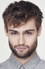 Douglas Booth som 