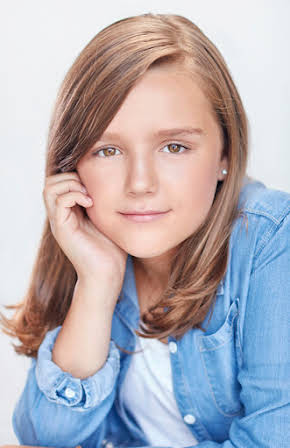 Amélie Grace Zhurkin as Rose