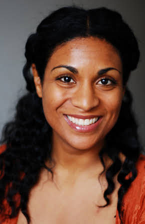 Eva Fontaine as Social Worker