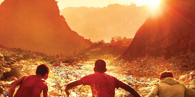 19:52: Trash, ladrones de esperanza (IMDb 7.1) | M. Drama | 10/27 2025