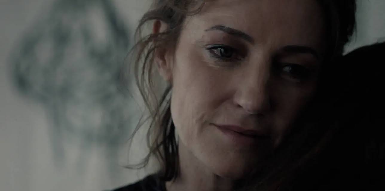 Rose Plays Julie (2020)