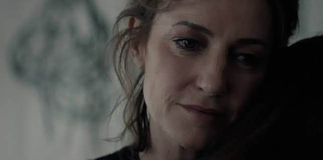 Rose Plays Julie (2020)