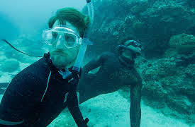 Shark Academy, Season 1: Shark Swarm Freedive