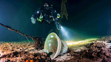 7:00 PM: Drain The Oceans (S4 E1) (S4) | 5 Select | 10/29 2025