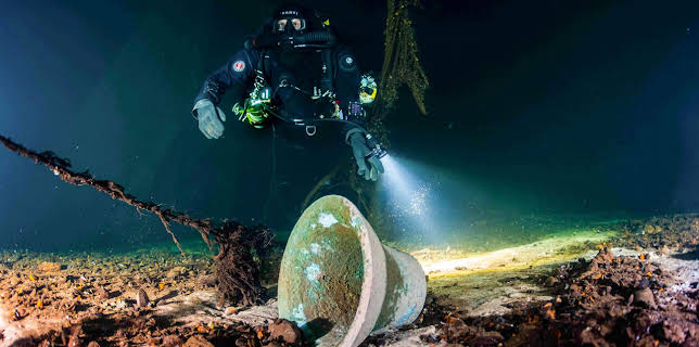 5:00 PM: Drain the Oceans (S4 E1) (S4) | 5 Select | 1/19 2026