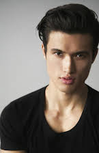 Charles Melton som 